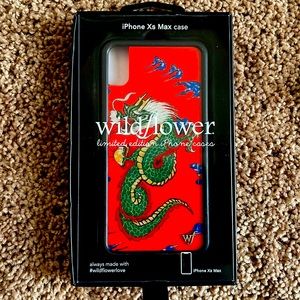 Phone case. Only used once. Absolutely no damage.